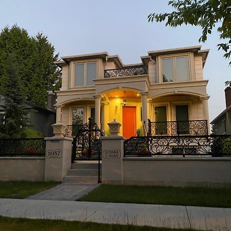 Milano Luxury Suites Vancouver Bagian luar foto