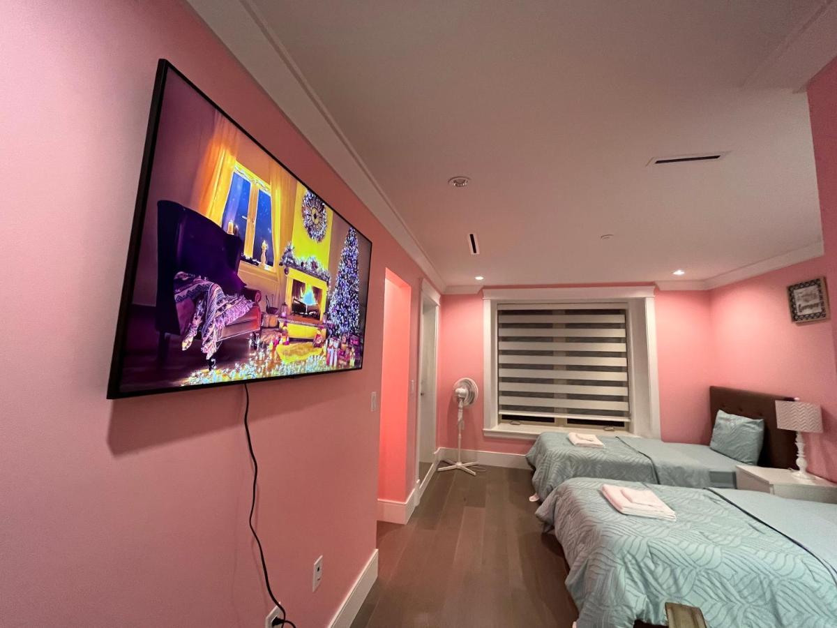 Milano Luxury Suites Vancouver Bagian luar foto