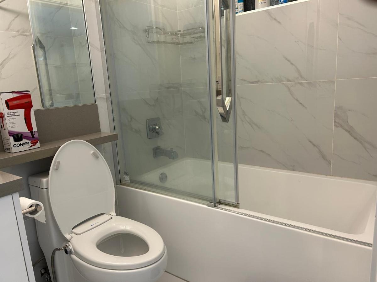 Milano Luxury Suites Vancouver Bagian luar foto